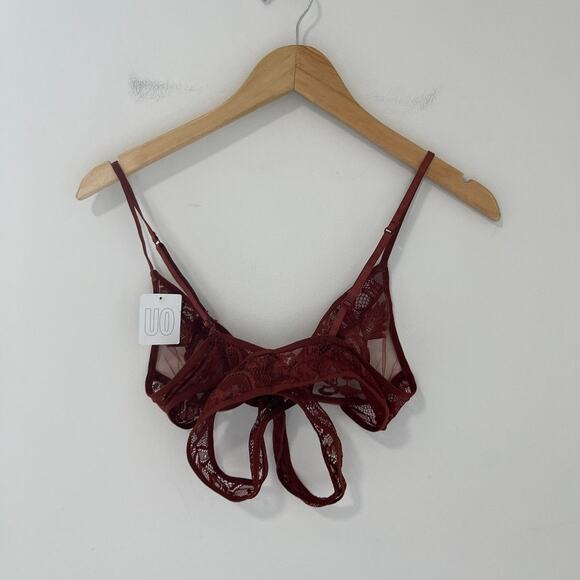 NEW Urban Outfitters Red Lace Bralette Size Medium - Picture 5 of 5